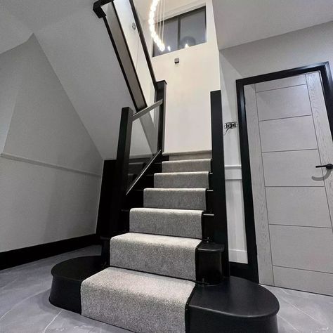 @stairboxuk shared a photo on Instagram: “A statement staircase if ever we saw one! 🖤 • Everything about it says "look at me" - the bold, black, painted finish, the luxury…” • Oct 18, 2021 at 6:21pm UTC Statement Staircase, Black Painted Stairs, Gray Stair Runner, Staircase Manufacturers, Black Staircase, Gray Stairs, Carpet Staircase, Black Stairs, Painted Staircases