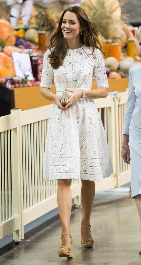 Vestidos Kate Middleton, Cocktail Dress Modest, White Dress Outfit Summer, Kate Middleton Stil, Kate Middleton Wedding Dress, White Lace Cocktail Dress, Herzogin Von Cambridge, Estilo Kate Middleton, White Dress Outfit