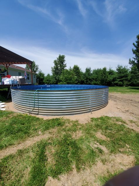 Grain Bin Swimming Pool, Grain Bin Pool Ideas, Silo Pool House, Grain Bin Pool, Silo Pool, Silo Gazebo, Farm Backyard, Garden Veranda, Stock Tank Swimming Pool