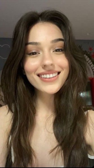 Madison Beer Style, Pretty Skin, Meet New People, Turkish Beauty, Face Photo, White Teeth, Cute Poses, New People, Hair Styling