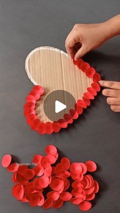 Craft For Paper, Paper Craft Heart, How To Make A Wall Hanging, How To Make Wall Hangings, Heart Wall Decor Diy, Wall Hanging Ideas With Paper, Simple Wall Hanging Ideas, Paper Wall Hanging Crafts, Paper Crafts Wall Hanging