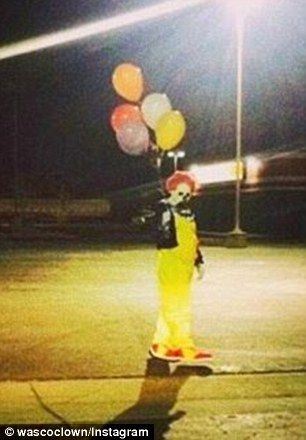 What would you do if you were walking down the street and ran into one of these creepy masked men? Clowns Creepy, Killer Clown Aesthetic, Clown Phobia, Creepy Clown Haunted House, Clown On Vacation Vibes, Clown Walk, Clown 2014, Abandoned Carnival Creepy, 2016 Clowns