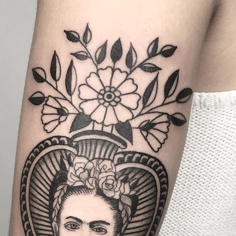 Tai Iglesias on Instagram: "Back on track some of my flash designe Frida on flowers #lastforlifetattoo#taitattoo#ibizatattoo#fridatattoo" Frida Tattoo, Back On Track, Sleeve Tattoo, On Back, Sleeve Tattoos, Flash, Track, Tattoos, Flowers