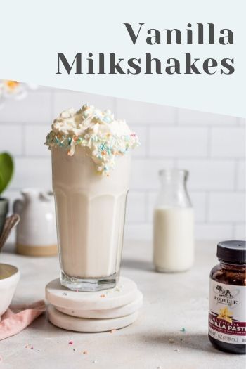 Cool down and treat yourself to a thick and creamy vanilla milkshake Thick Milkshake Recipe, The Best Milkshake, Vanilla Milkshake Recipe, Mint Milkshake, Yummy Milkshake Recipes, Vanilla Drinks, Cookies And Cream Milkshake, Milkshake Maker, Mango Milkshake