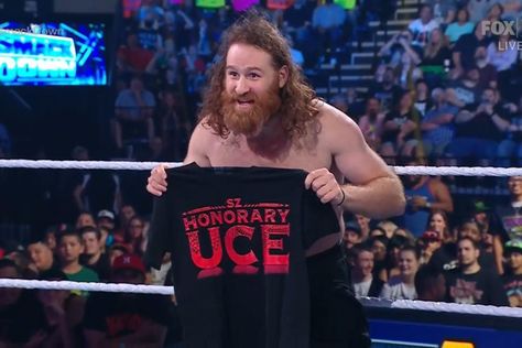 Sami Zayn continues to garner praise for his role as the "Honorary Uce" on WWE SmackDown. After months of aligning himself with The Bloodline, Sami Zayn was officially named an Honorary Uce on the September 23 episode of SmackDown when Roman Reigns presented him with a t-shirt and hug. The pairing of Zayn with Reigns, The Usos, and Solo Sikoa has been met with rave reviews from countless members of the wrestling community, including former WWE writer and 90s movie star Freddie Prinze Jr. During Freddie Prinze Jr, Michael Cole, The Bloodline, Raw Wwe, Sami Zayn, Freddie Prinze, Ronaldo Junior, Wwe Smackdown, 90s Movies