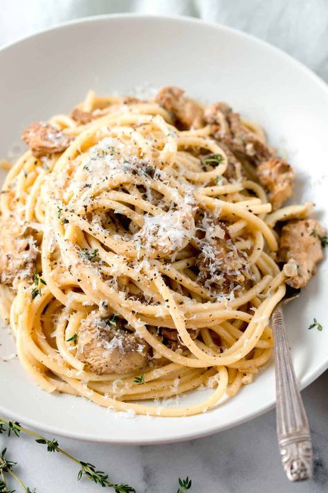 Creamy lion's mane mushroom pasta combines the earthy flavors of lion's mane mushrooms with pasta in a creamy, silky sauce. Pasta Table, Lions Mane Mushroom Recipe, Mushroom Recipes Vegan, Mushroom Recipes Healthy, Lion's Mane Mushroom, Mushroom Supplements, Mushroom Recipes Pasta, Lions Mane, Amanita Muscaria