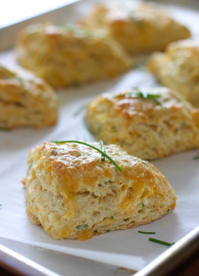 Cheddar and Chive Savory Scones -  a nice change from plain old dinner rolls! Chive Scones, Savory Scones, Bread And Pastries, Scone Recipe, Bread Dough, Pavlova, Sweet Savory, Brunch Recipes, Scones