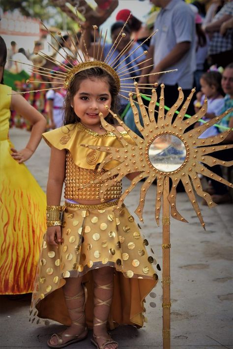 Kids Fashion Show Ideas, Recycled Gown, Recycled Costumes, Fancy Dress Competition, Flower Gown, Pageant Costumes, Led Costume, Fish Costume, Carnaval Costume