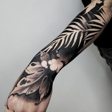 Natur Tattoo Arm, Blatt Tattoos, Black Sleeve Tattoo, Illustrative Tattoo, Hanya Tattoo, Tattoo Filler, Blackout Tattoo, Muster Tattoos, Floral Tattoo Sleeve