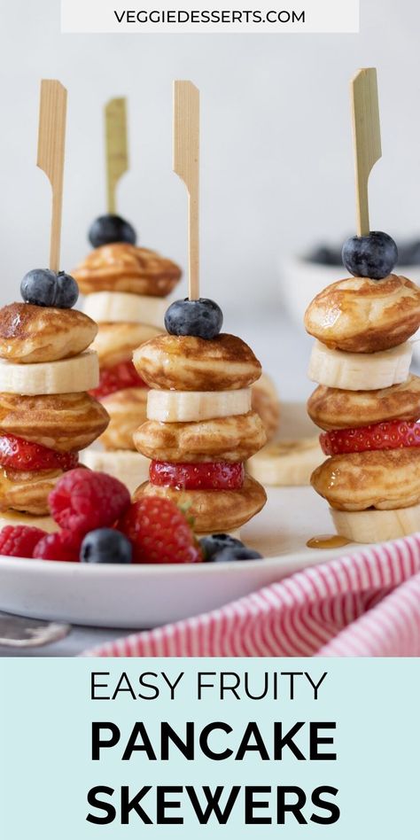 Breakfast Kebabs Brunch Ideas, Fruit Sticks Ideas, Pancake Sticks, Pancake On A Stick, Pancake Pops, Brunch Potluck Ideas, Pancake Kabobs, Pancake Skewers, Galentines 2025