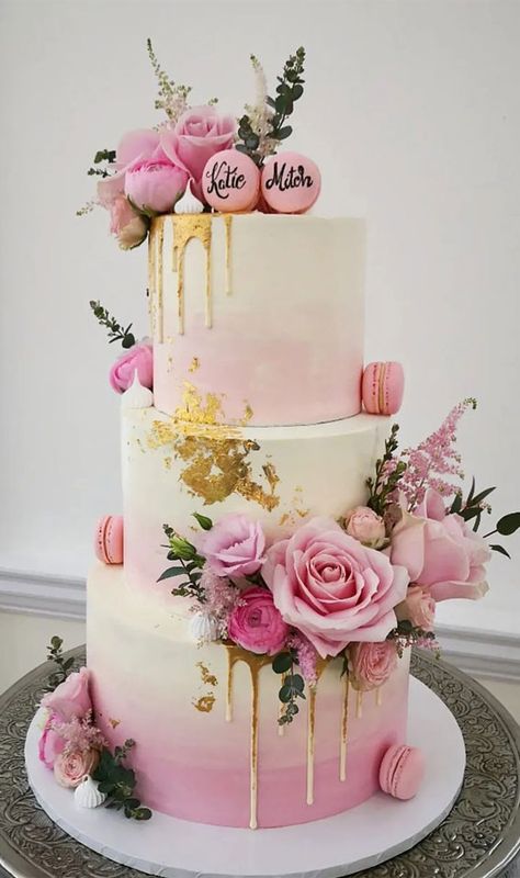 Cake Designs Engagement Indian, Pastel Pink Wedding Cake, Cakes Decorated With Macarons, Buttercream Cake Designs Wedding, 3 Tier Pink Cake, Pink Floral Cake Birthday, 2023 Wedding Cake Trends, 4 Tier Wedding Cake With Flowers, Pink Cake Designs Birthday