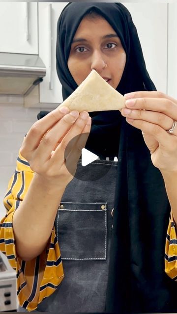 Ayesha Nemat Khan on Instagram: "An easy way to fold samosas (and yes I know they’re not “perfect triangles.” My mom always makes them in this way,  so I make it in this way 🤷🏻‍♀�️)  PS: this is a smalll snippet from my full Ramadan meal prep video, you can find the full video with the recipe for the filling and a lot more on YouTube in my bio!  #ramadan #ramadanmealprep #samosa #foldingsamosa #howtofoldsamosa #howtomakesamosa" Samosa Recipe Videos, Mr Bean Birthday, How To Make Samosas, Samosa Recipe, Mr Bean, Ramadan Recipes, Interesting Food, Samosa, Interesting Food Recipes