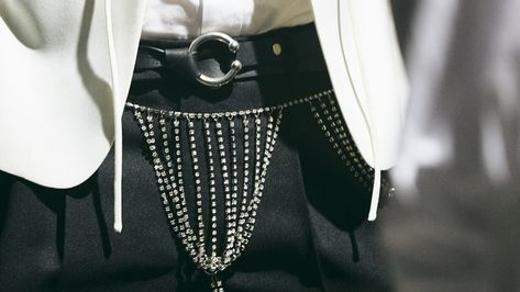 Men’s Body Jewelry, Male Body Jewelry, 1990s Looks, Body Jewelry Men, Stefano Pilati, Mens Chains, Chain Body Jewelry, Body Chains, Jewelry Men