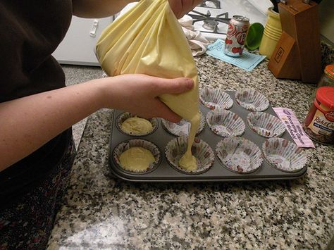 Use a ziplock bag to easily fill cupcake liners without making a mess!! This and other easy life hacks at www.houseofhepworths.com How To Store Cupcake Liners, How To Make Boxed Cupcakes Better, How To Store Cupcakes To Stay Fresh, Best Way To Fill Cupcake Liners, How Full To Fill Cupcake Liners, Cupcake Tricks, Filled Cupcakes, Easy Cupcakes, Paper Cupcake