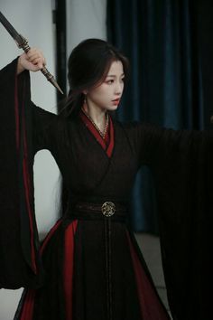 Black Hanfu Women, Japanese Outfits Traditional, Black Hanfu, Traditional Wedding Outfits, Chinese Fancy Dress, Traditional Asian Dress, Hanfu Girl, Korean Traditional Dress, Chinese Style Dress