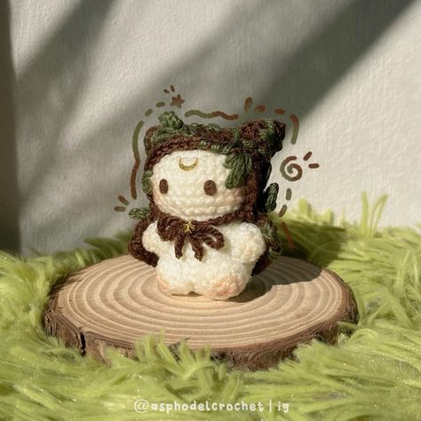 Cute Whimsical Forest Fairy Cat Crochet Plush Keychain Crochet Patterns Fairy, Crochet Art Pieces, Gray Crochet Projects, Crochet Pfp, Cute Aesthetic Crafts, Cat Crochet Keychain, Crochet Cat Plush, Crochet Cute Amigurumi, Crocheting Aesthetic