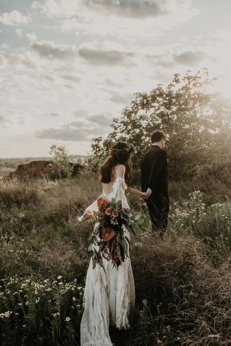 gipsy-wedding-elopement-bride-boho-sunset-spain Spain Couple, Sunset Spain, Andalusian Architecture, Boho Sunset, Elopement Bride, Bohemian Gown, Berry Wedding, Old Castle, West Coast Wedding