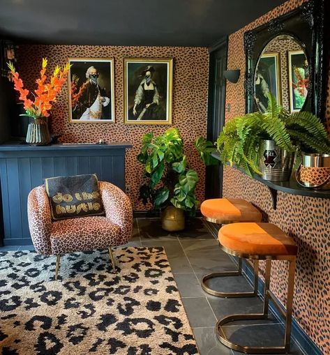 15 Home Bar Ideas Outfit Ideas Bar, Maximalist Outfit, Estilo Kitsch, Home Bar Ideas, Maximalist Interior Design, Bar And Lounge, Maximalist Interior, Maximalist Home, Home Bar Design