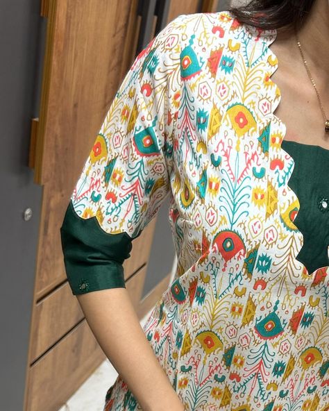 Cotton Suit Sleeves Design, Scallop Blouse Designs, Dress Necks, Neck Design Kurti, Design Kurti, Neck Patterns, Salwar Neck Designs, Short Kurtis, Stylish Kurtis Design