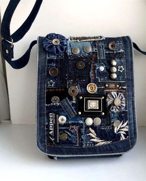 Diy Jeans Crafts, Denim Upcycle, Tas Denim, Blue Jean Purses, Recycled Jeans Bag, Boho Chic Bags, Denim Bag Patterns, Jean Purses, Denim Crafts Diy