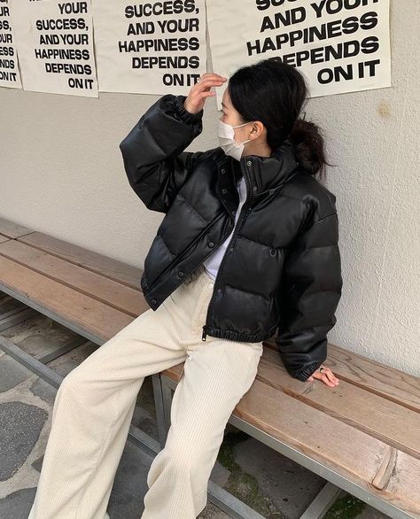 Black Puffy Jacket Outfit, Black Puffer Coat Outfit, Puffy Coat Outfit, Puffer Jacket Outfit Aesthetic, Black Puffer Outfit, Puffer Jacket Outfit Black, Puff Jacket Outfit, Puffy Jacket Outfit, Black Puffer Jacket Outfit