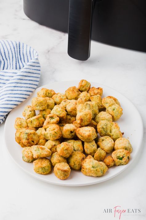 Air Fryer Frozen Okra is fast, easy, crispy, and perfect for dipping! Making frozen okra in the air fryer is the best way. Air Fried Okra Frozen, Frozen Fried Okra In Air Fryer, Air Fryer Okra Frozen, Okra In Air Fryer, Frozen Okra Recipes, Breaded Okra, Frozen Okra, Frozen Pierogies, Southern Side Dishes