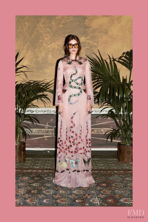 Photo feat. Vera Van Erp - Gucci - Pre-Fall 2016 Ready-to-Wear - Lookbook | Brands | The FMD #lovefmd Gucci 2016, Pre Fall 2016, Fall Fashion 2016, Runway Collection, 2016 Fashion, Fall 2016, Pre Fall, London Fashion Week, Milan Fashion Week