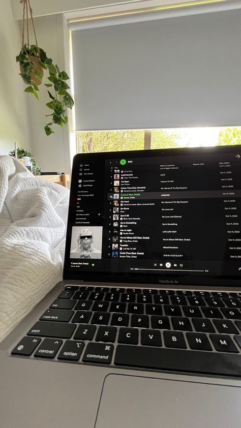 Spotify On Macbook, Macbook Aesthetic Study, Spotify On Macbook Aesthetic, Macbook Music Aesthetic, Laptop Music Snap, Note Pen, College School Supplies, Portrait Photography Women, Pretty Notes