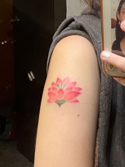 Nana Osaki Tattoo Lotus, Red Flower Tattoo Nana, Lower Tattoos Stomach, Nana Flower Tattoo, Cute Tattoos Anime, Nana Ren Flower Tattoo, Nana Tatoos, Nana Anime Tattoo, Nana Tattoo Ideas