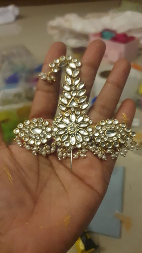 Diy Kundan Jewellery, Kundan Rakhi, Janmashtami Decoration, Bal Gopal, Laddu Gopal Dresses, Rakhi Design, Art Jewelry Design, Simple Kurti Designs, Handmade Jewlery