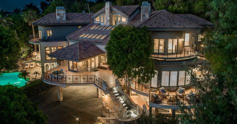 Tom Petty’s former mansion for sale for $5 million in Encino  @AlmostHomeFL #home #realestate #celebrityrealestate #Encino #TomPetty… Selena Gomez House, Outdoor Cabana, Travelling Wilburys, House Flippers, Home Recording Studio, Sleeping Loft, Mansions For Sale, Massage Room, Tom Petty