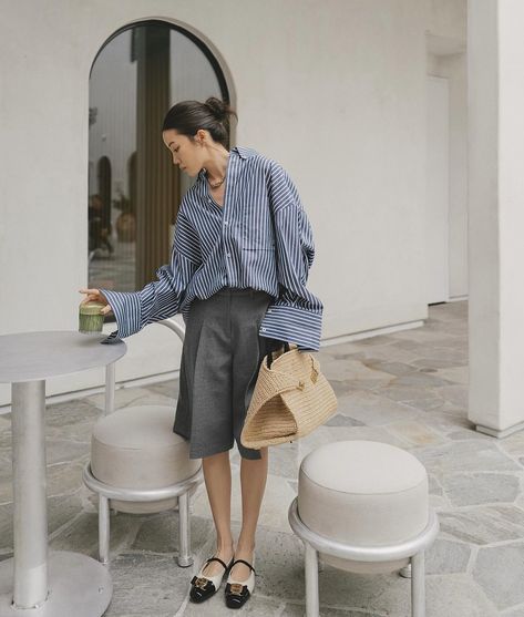 Our obsession for Bermuda’s continues. Here’s @tsangtastic looking chic in our grey Austen shorts. #TheFrankieShop #FrankieForAll #FrankieGirls Jenny Tsang, Yoyo Cao, Classy Fashion Chic, The Frankie Shop, Frankie Shop, Classy Chic, Women's Summer Fashion, Spring Summer Outfits, Chic Style