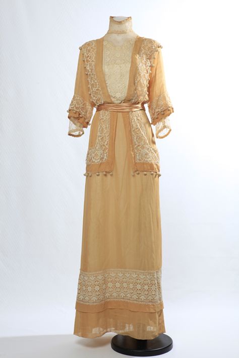 c.1900-1910 1910s Casual Fashion, 1910s Day Dress, 1910 Day Dress, 1913 Dress, 1914 Dress, Edwardian Day Dress, 1910s Dress, 1910 Dress, Early 20th Century Fashion