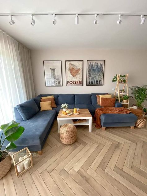 L Shaped Living Room Layout, Blue Sofas Living Room, Blue Couch Living Room, Modern Sofa Living Room, Living Room Orange, Living Room Design Decor, Home Design Living Room, Apartment Decor Inspiration, Blue Living Room