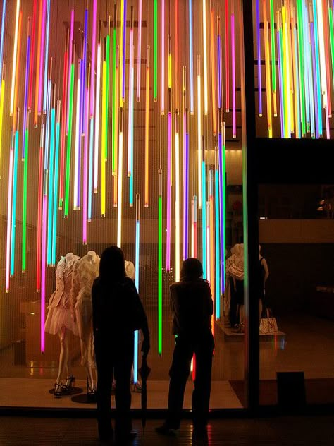 Window Display at Louis Vuitton Omotesando Decoration Vitrine, Window Display Design, Retail Windows, Store Window, Showroom Design, Art Installation, Neon Art, Display Design, Light Installation