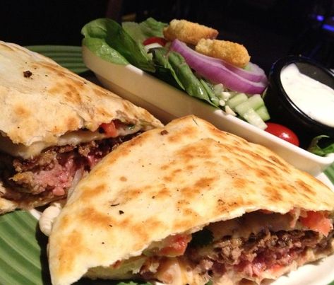 Applebee's Quesadilla Burger Recipe - Applebee's Recipes Quesadilla Burger Recipe, Quesadilla Burgers, Applebees Recipes, Applebees Copycat Recipes, Best Ground Beef Recipes, Burger Seasoning, Copykat Recipes, Quesadilla Recipes, Copycat Restaurant Recipes