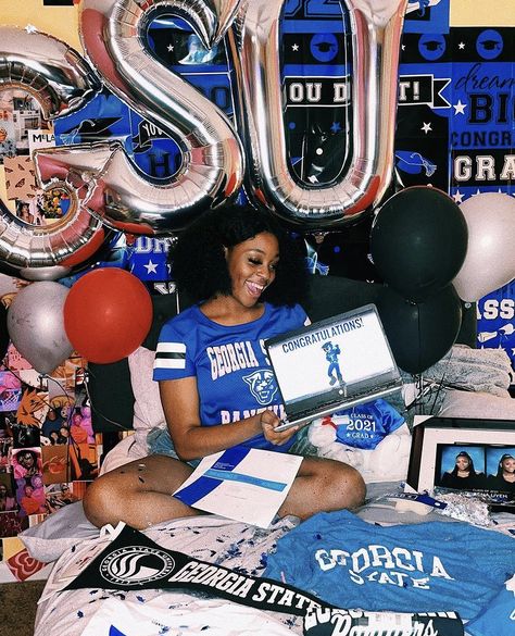 Georgia State University Graduation Pictures, Decision Day Ideas, College Reveal Photoshoot, Manifesting Future, College Photoshoot, Graduation Things, College Announcements, College Bed, College Decision