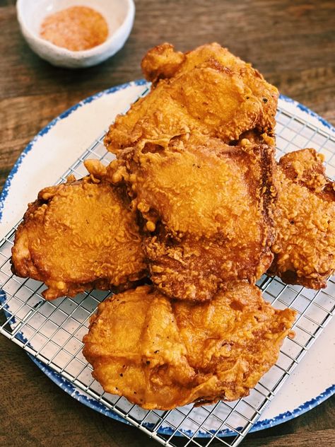 Garlic Fried Chicken Wings, Wok Fried Chicken, Fried Garlic Chicken, Garlic Fried Chicken Recipes, Crispy Garlic Fried Chicken, Chinese Garlic Fried Chicken Recipes, Mustard Fried Chicken, Brandy Fried Chicken Chinese, Asian Fried Chicken