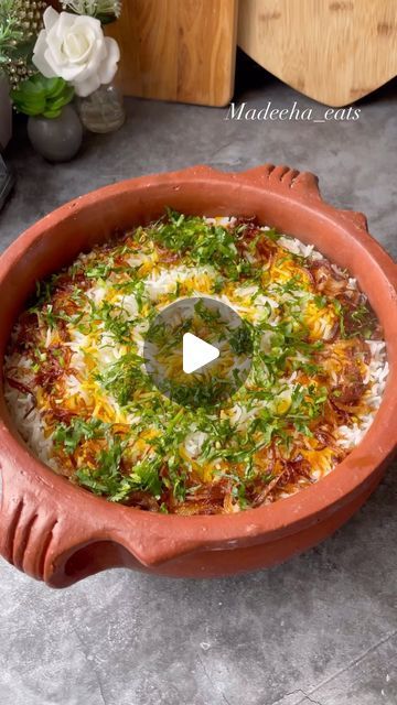 Madeeha Qureshi | MasterChef UK 2021 🇬🇧 on Instagram: "My 30-Minutes Chicken Biryani anyone can make

Ingredients:

1 kg boneless chicken or any protein of your choice 
1 tbsp garlic and green chillies crushed 
1 cup yogurt 
4-5 medium onions thinly sliced 
2 large tomatoes (300 gm) chopped 
2-2 1/2 heaped tbsp of my biryani masala mix (please adjust accordingly to your taste)
750 gm basmati rice 
1 cup cooking oil

For the fragrant topping:
1/2 tsp ground cardamom 
1/4 tsp ground nutmeg 
Pinch of saffron
Yellow food colour optional 
1 tsp dried mint 
2 tbsp kewra water
1 tbsp rose water

The detailed version of this recipe is linked in my bio 

#biryani #chickenbiryani #food #indianfood #mealprep #foodie #pakistanifood #eid2024 #trending #easyrecipes #explore 

Who loves Biryani?" Chicken Biryani Recipe Indian, Easy Chicken Biryani Recipe, Biryani Masala, Yellow Food, Chicken Biryani Recipe, Easy Indian Recipes, Chicken Biryani, Saffron Yellow, Yellow Foods