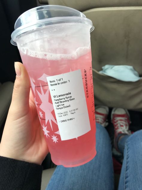 Starbucks Lemonade, Starbucks Strawberry Acai Refresher, Strawberry Acai Refresher, Starbucks Secret Menu Recipes, Cold Starbucks Drinks, Starbucks Strawberry, Iced Starbucks Drinks, Healthy Starbucks Drinks, Starbucks Secret Menu Drinks