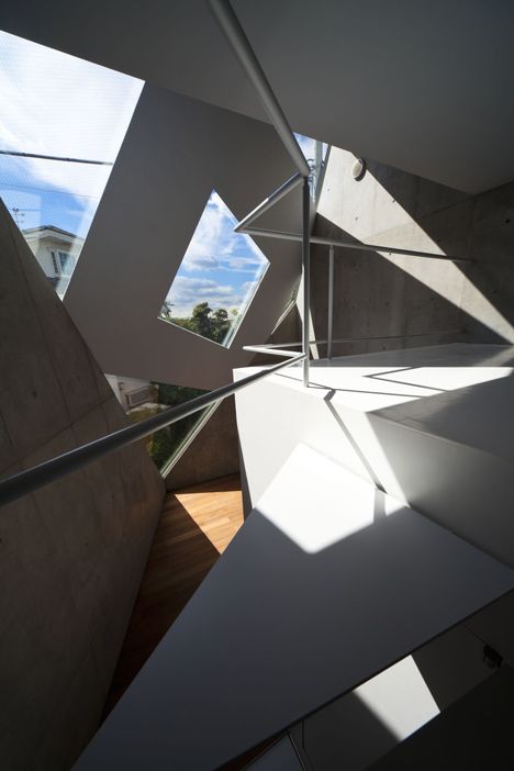 A geometric pattern of skylights frames views of the sky from inside this angular white residence in Tokyo by Japanese firm Atelier Tekuto. Angular Architecture, House Tokyo, Landscape Architecture Drawing, Architecture Background, Geometric Architecture, Architecture Old, Ancient Architecture, Sustainable Architecture, Architecture Plan