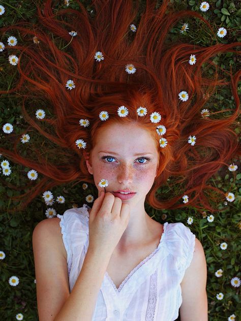 Stunning Photos Of Redheads Show The 'Most Beautiful Genetic Mutation' Portrait Photography Tips, Fotografi Digital, Photography Jobs, 사진 촬영 포즈, Portrait Photography Women, Inspiring Photography, Foto Tips, Online Photography, Foto Pose