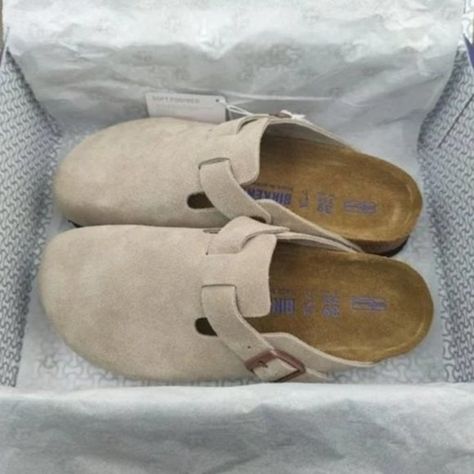 Birkenstock Boston clogs, taupe, wide shoes Birken Stock Clogs, Boston Clogs Taupe, Birk Clogs, Taupe Outfit, Granola Fits, Birkenstock Boston Clogs, Birthday Shoes, Birkenstock Clog, Clogs Outfit