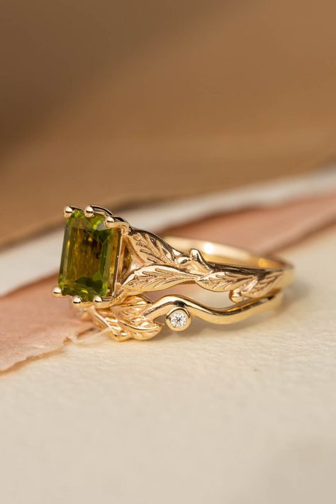 Peridot Engagement Ring, Rings Emerald, Eden Garden, Peridot Engagement Rings, Nature Engagement Ring, Nature Inspired Engagement Ring, Engagement And Wedding Rings, Emerald Wedding Rings, Leaf Engagement Ring