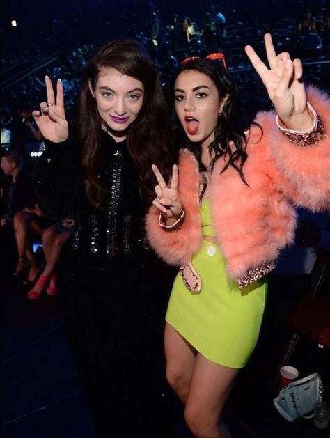 Charli Xcx Lorde, Charli Xcx 2014, Vmas 2014, Lorde Lyrics, Rock Videos, Scorpio Season, I'm With The Band, Stage Costume, Celebrities Humor