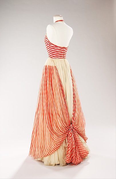 James Galanos design 1955. James Galanos, Jeanne Lanvin, Fashion 1950s, American Fashion Designers, Costume Collection, Vintage Gowns, 1970s Fashion, Greek Fashion, Moda Vintage