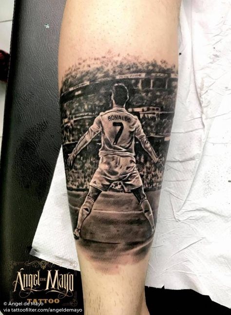 Cr7 Tattoo, Messi Tattoo, Soccer Tattoos, Rib Tattoos For Guys, Wing Tattoo Men, Tattoo Son, Football Tattoo, Sport Tattoos, Astronaut Tattoo