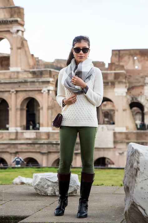 What to Wear in Italy When Sightseeing - Visit Stylishlyme.com for more outfit inspiration and style tips Outfits Rome, Sightseeing Outfit, What To Wear In Italy, Winter Vacation Outfits, Italy Outfits, Jet Lag, Cute Winter Outfits, Adidas Outfit, Winter Outfits For Work