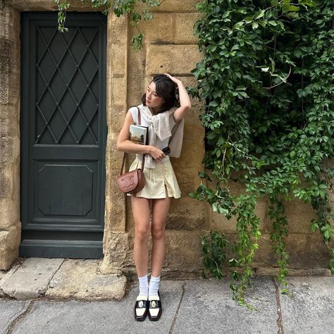 Best Dressed Ashley, Ashley Bestdressed, Ashley Best Dressed, Beige Skirt Outfit, Cute Spring Outfits, Miniskirt Outfits, October 27, Photo Outfit, Best Dressed