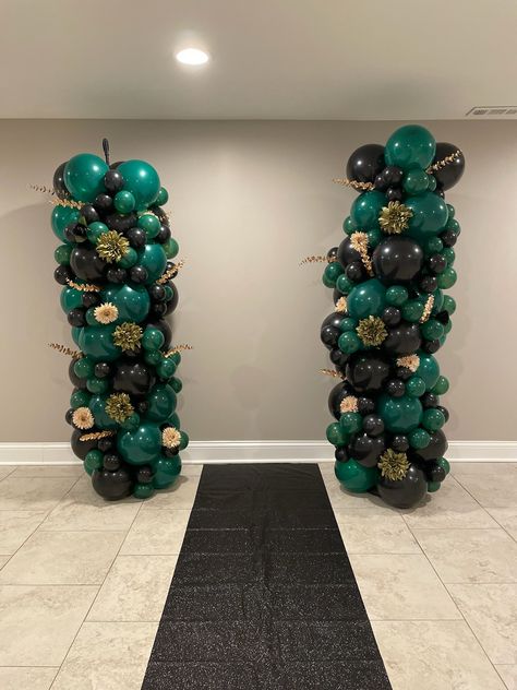 Balloon columns Green And Black 30th Birthday, Black Balloon Columns, Black Balloon Garland, Black And Gold Birthday Cake, 21st Birthday Party Themes, 14th Birthday Party Ideas, Birthday Sleepover Ideas, Birthday Deco, Sweet Sixteen Birthday Party Ideas